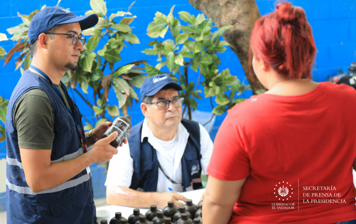 Dirección de Integración beneficia a habitantes de Tejutla, Chalatenango Centro, con feria integra