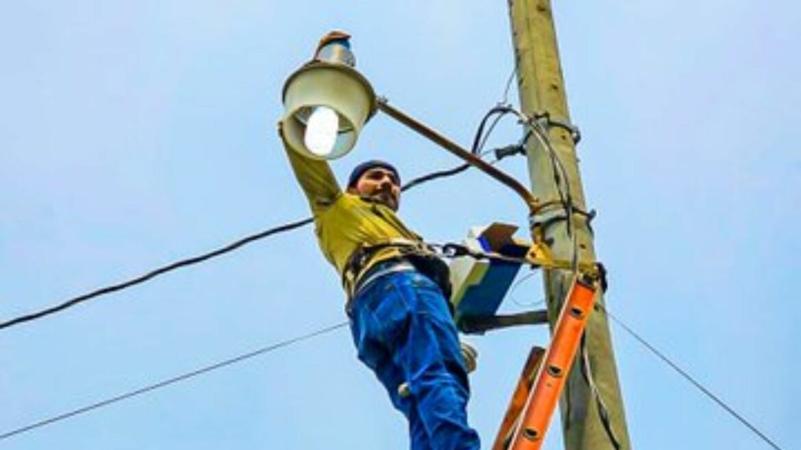 Alcaldía de San Miguel Centro ejecuta obras de reparación de alumbrado público en el cantón Chilanguera