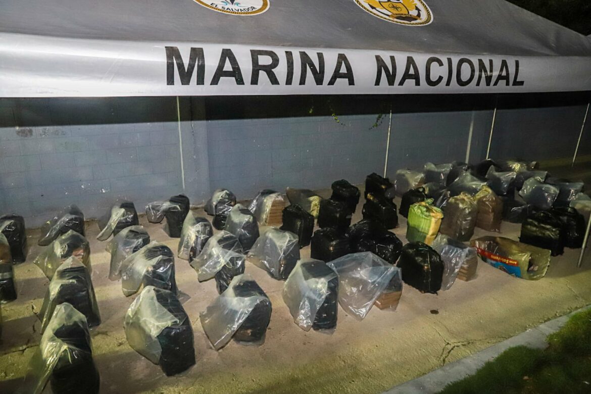 Peritaje determina que droga incautada a extranjeros en altamar suma un total de 2,759 kilos de cocaína, con un valor de más de $69 millones