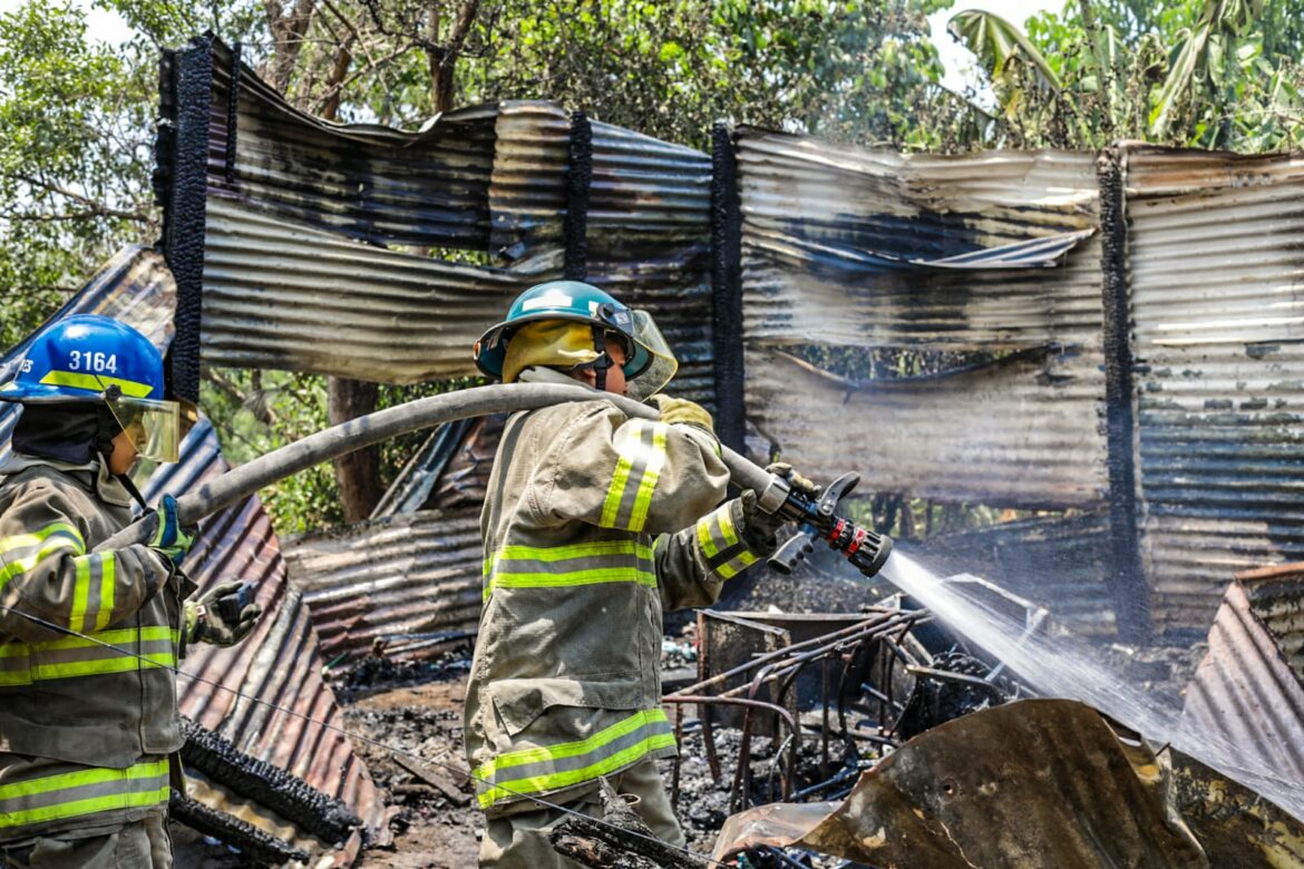 Dos menores sufrieron quemaduras de segundo grado, tras incendio en una vivienda de San Juan Opico