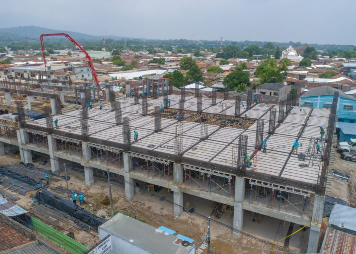 DOM avanza en la construcción de la terraza y último nivel del Mercado de Chalchuapa
