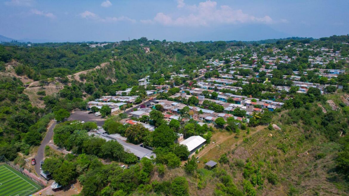 Ministra de Vivienda anuncia nueva casa comunal para los residentes de La Campanera en Soyapango