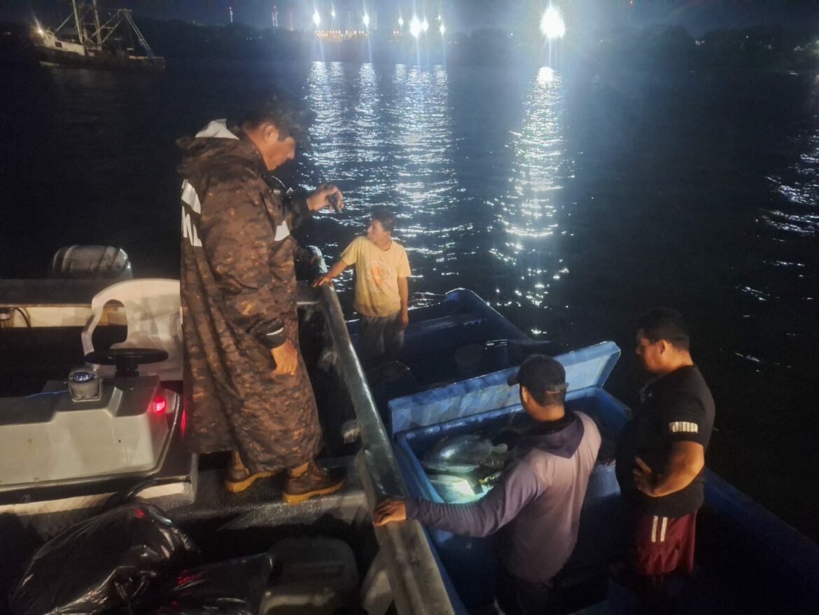 Rescatan a tripulantes de una lancha a tres millas náuticas de Punta Remedios, Acajutla
