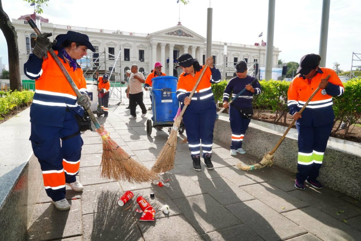 Plan especial de limpieza en principales plazas y calles del Centro Histórico de San Salvador