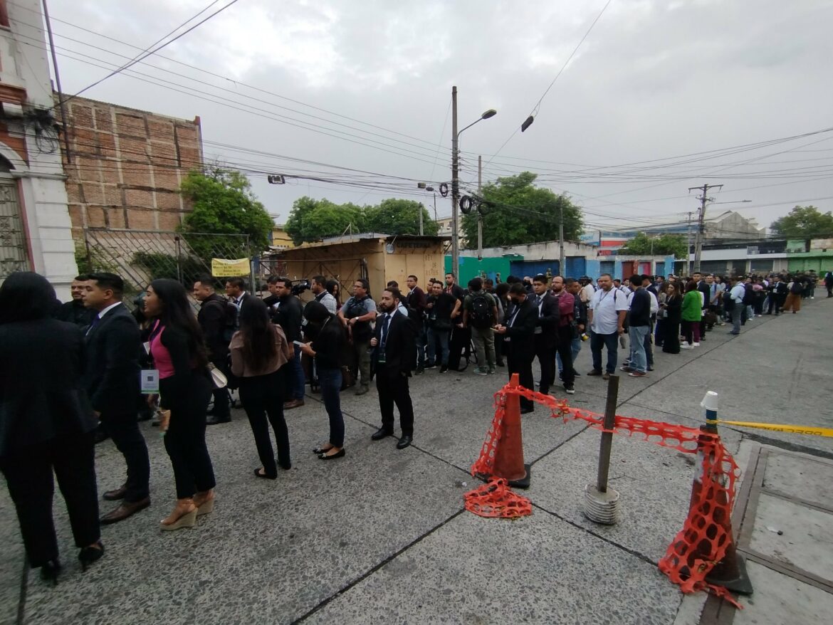 Ejército de periodistas extranjeros y nacionales en Investidura Presidencial de Nayib Bukele