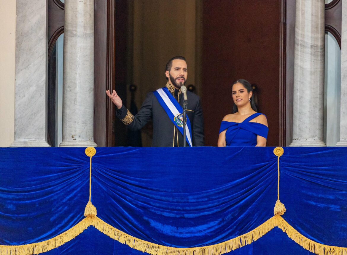 Presidente Bukele califica a la oposición como “numéricamente insignificante, pero rabiosa”