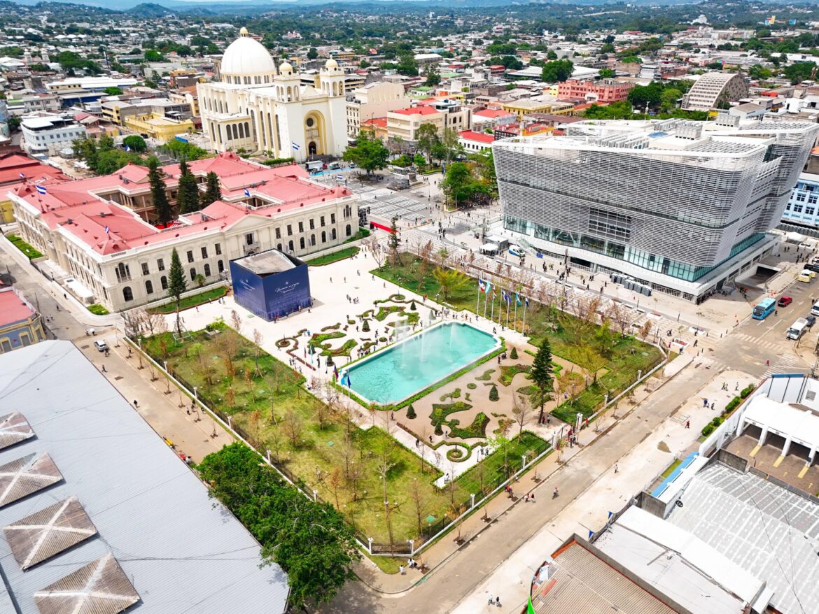 Jardín Centroamérica, el nuevo espacio público en el Centro Histórico de San Salvador
