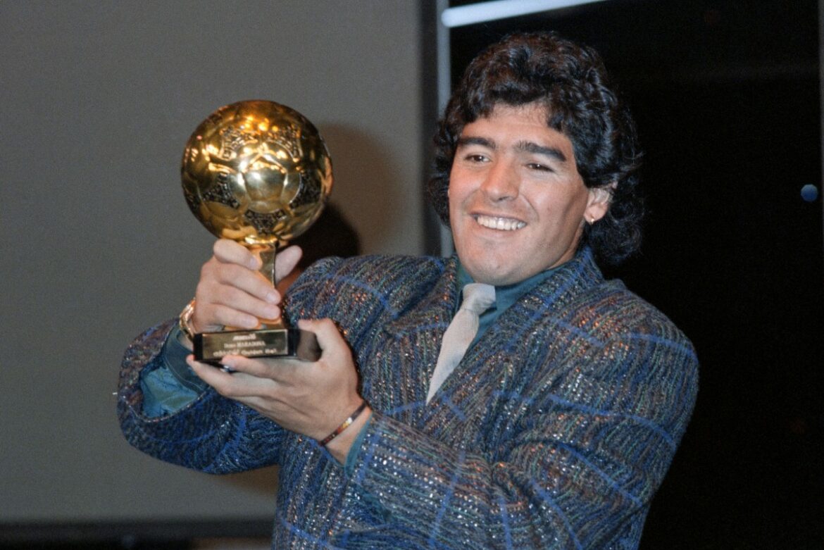 Aplazada la venta del Balón de Oro de Maradona por un litigio