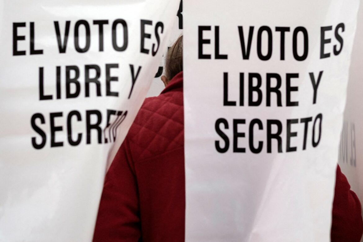 Dos muertos por incidentes armados en recintos electorales en México