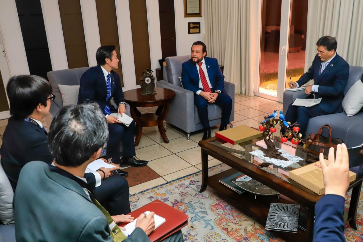 Vicepresidente Ulloa se reúne con delegación de Japón: «reafirmaron su compromiso de acompañarnos en esta nueva etapa, promoviendo el crecimiento económico»