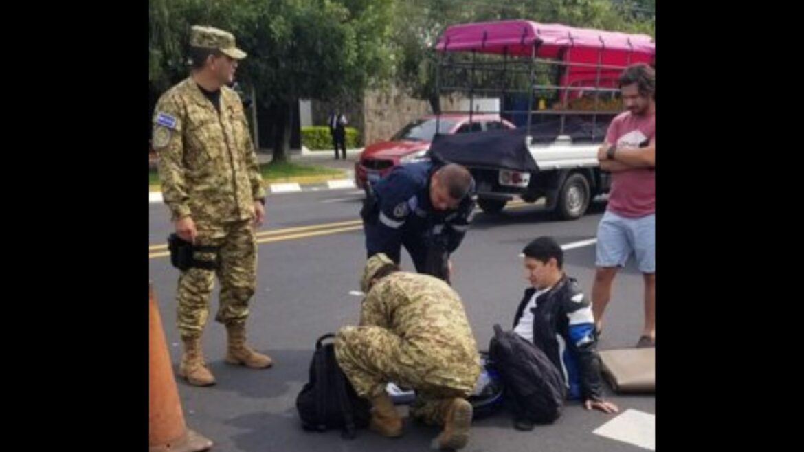 Fuerza Armada auxilió a un motociclista en un accidente de tránsito