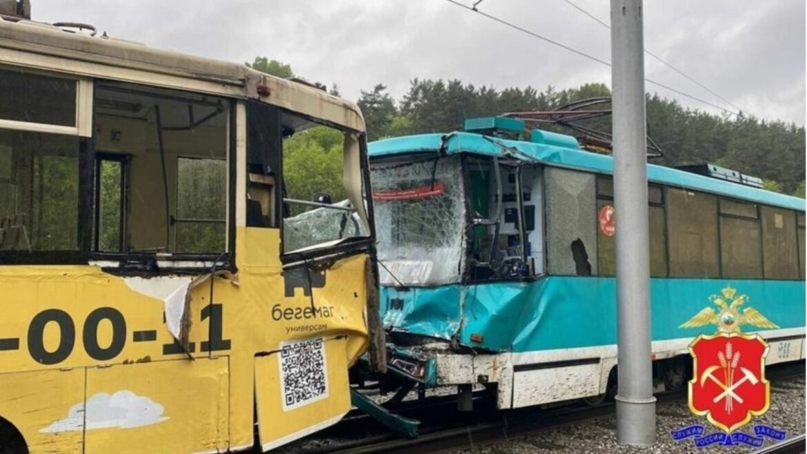 Un muerto y decenas de heridos en choque de tranvías en Siberia