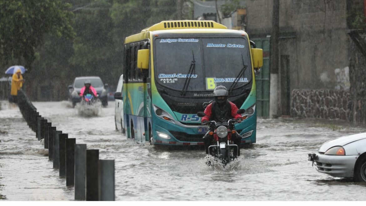 Medio Ambiente mantiene vigilancia al oriente del país por probabilidad alta de inundaciones urbanas