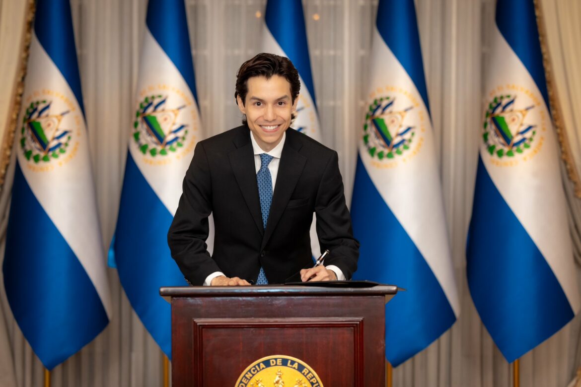 La Junta Directiva de la Asamblea concede permiso al diputado Rodrigo Ayala para que pueda ejercer como presidente Invest