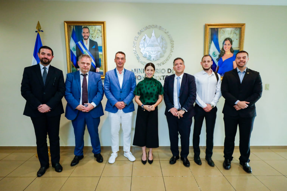 Cancillería recibe a representantes de empresas provenientes de Grecia para conocer de primera mano el clima de negocios de El Salvador