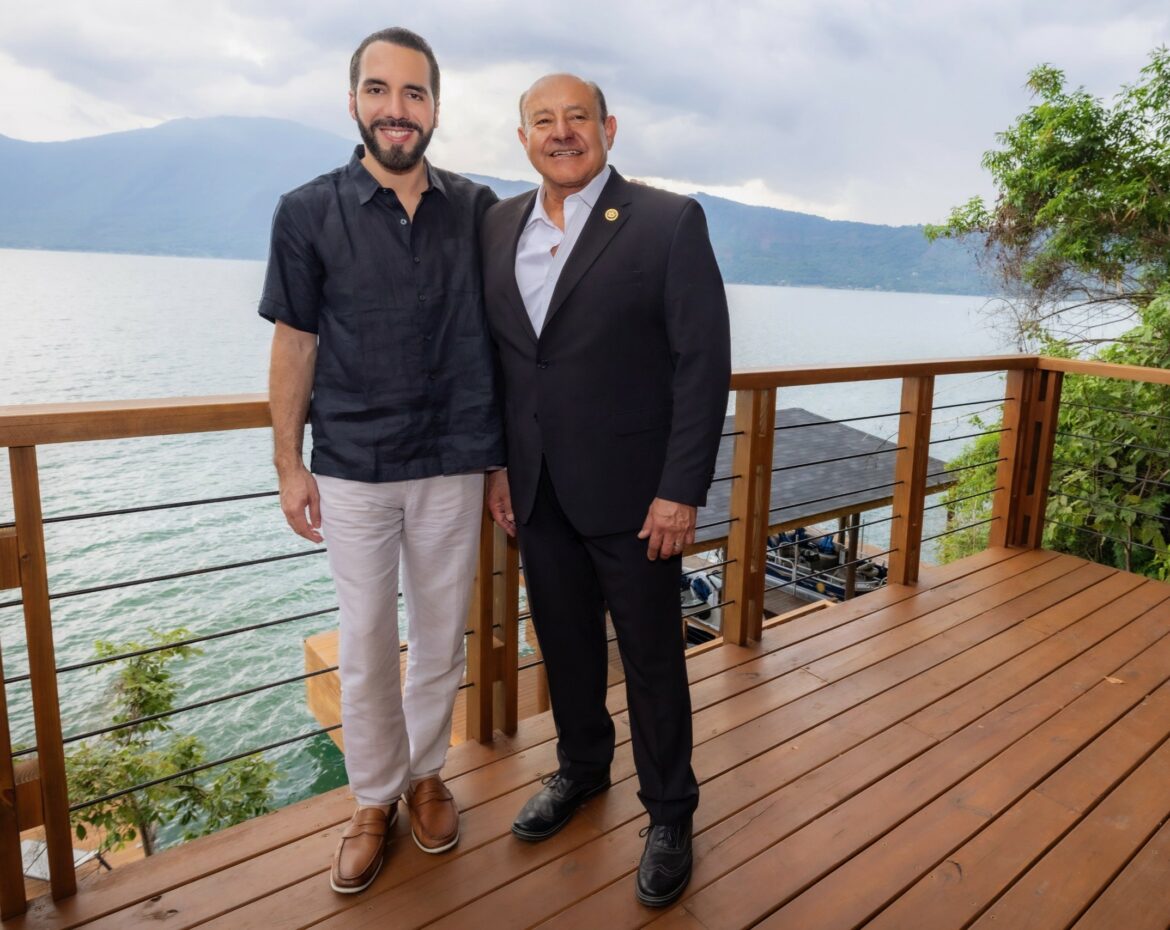 El congresista estadounidense Lou Correa sobre El Salvador: «nuestra cooperación continua es crucial para fortalecer la seguridad regional»