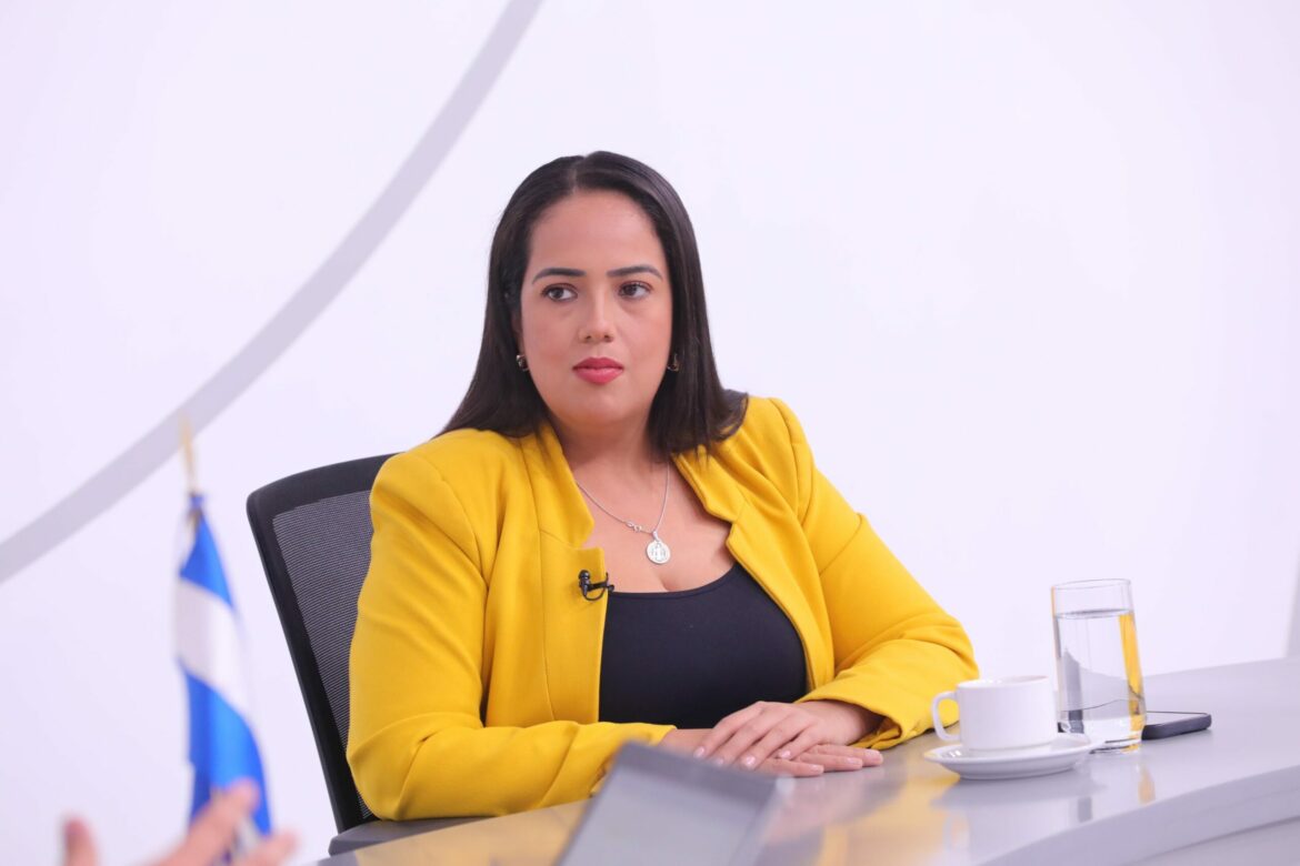 Alcaldesa de La Paz Este confirma que CCR  llegará la próxima semana a San Rafael Obrajuelo, tras intervenir Zacatecoluca y San Juan Nonualco: Denuncia pago de aguinaldos de hasta $5,000, exigencias de dádivas a empresarios y asignación de fondos a proyectos fantasmas