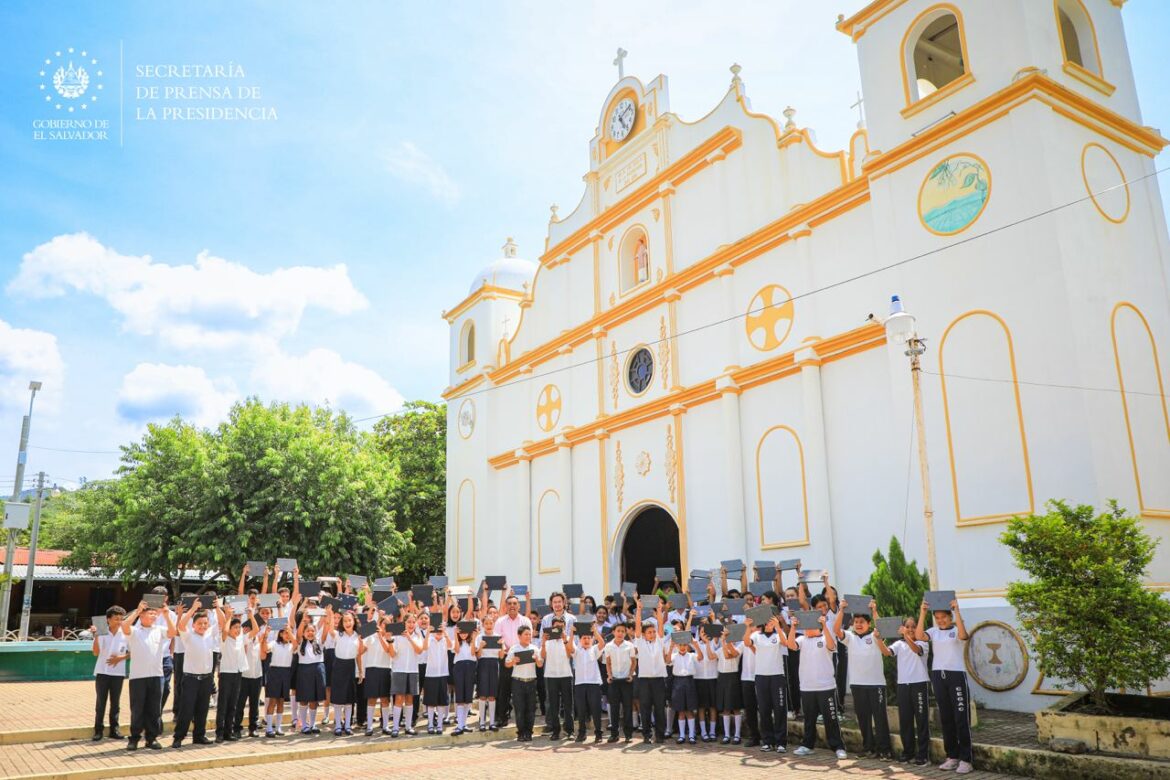 Habilitan acceso gratuito a internet satelital en el distrito de San Lorenzo, Ahuachapán Norte