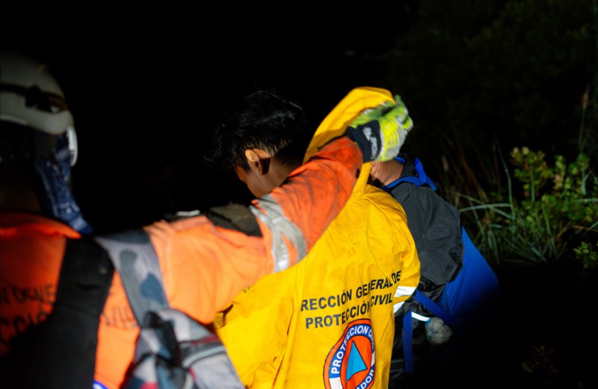 Rescatan a dos censistas en el volcán Ilamatepec, Santa Ana
