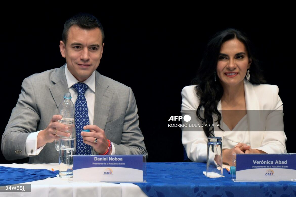Fiscalía de Ecuador incluye a vicepresidenta en investigación por corrupción