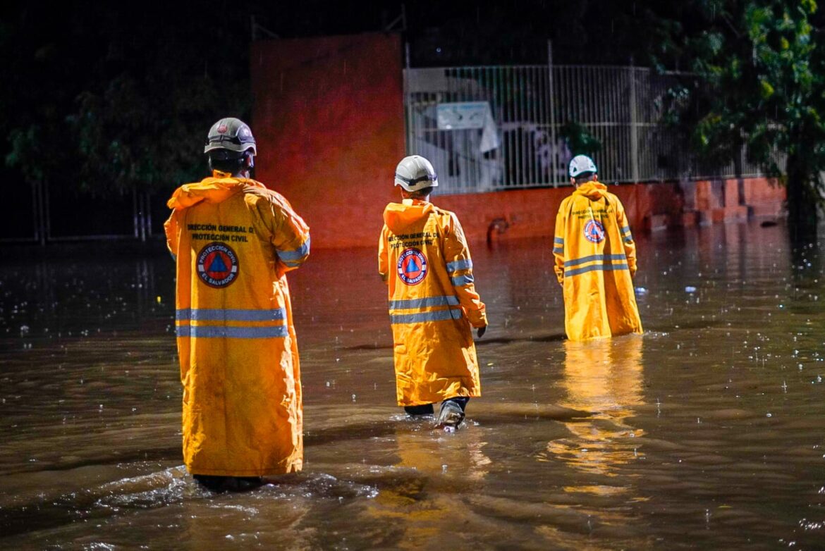 Protección Civil emite advertencia por lluvias en el territorio nacional