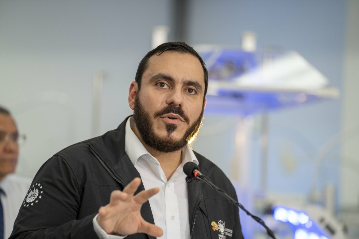 El ministro Alabi podría ascender al cargo de superintendente de Salud, según el Dr. Solano