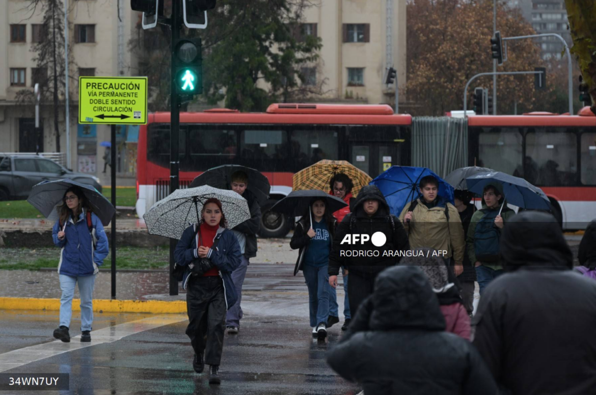 Frente frío que alarmó a Chile se mueve hacia Argentina tras dejar miles de damnificados