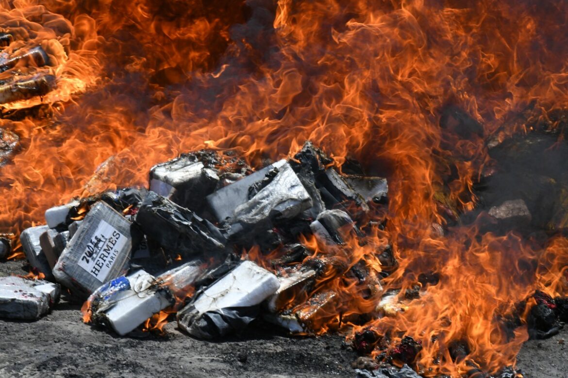 Incineran en Honduras 5,6 toneladas de cocaína incautadas en tres operativos en 2024