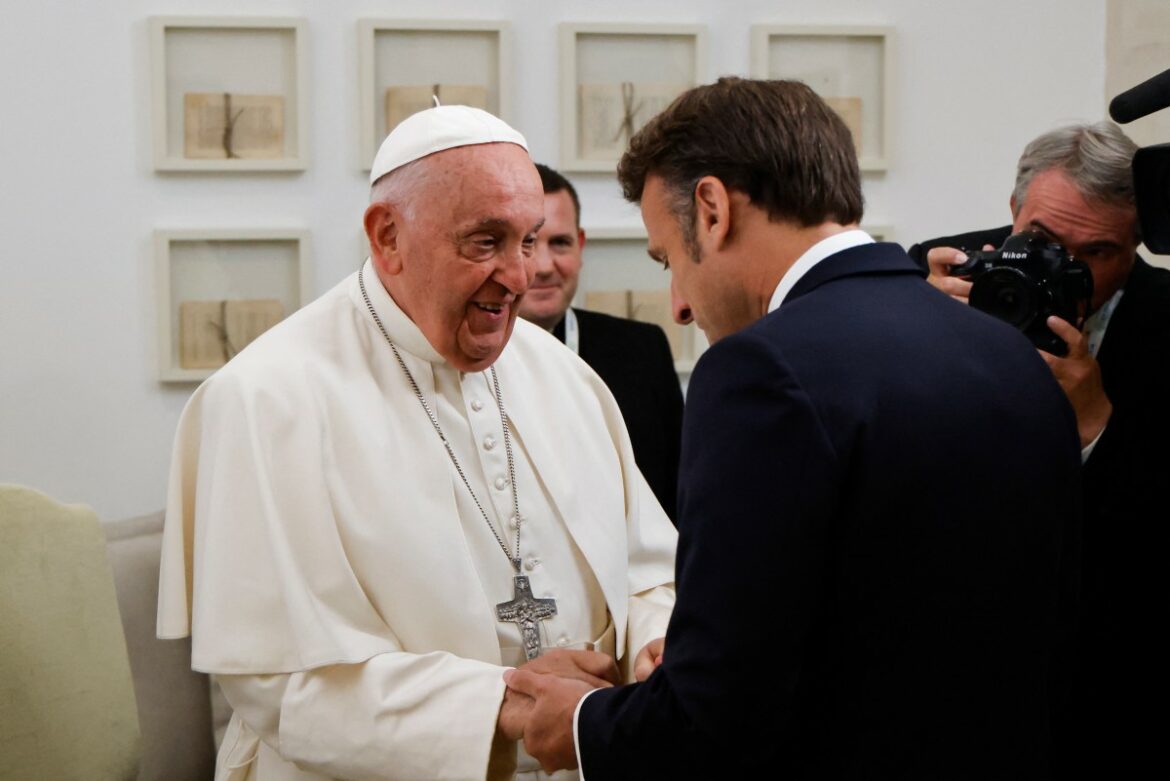 El papa Francisco llega al G7 para abordar los desafíos de la inteligencia artificial