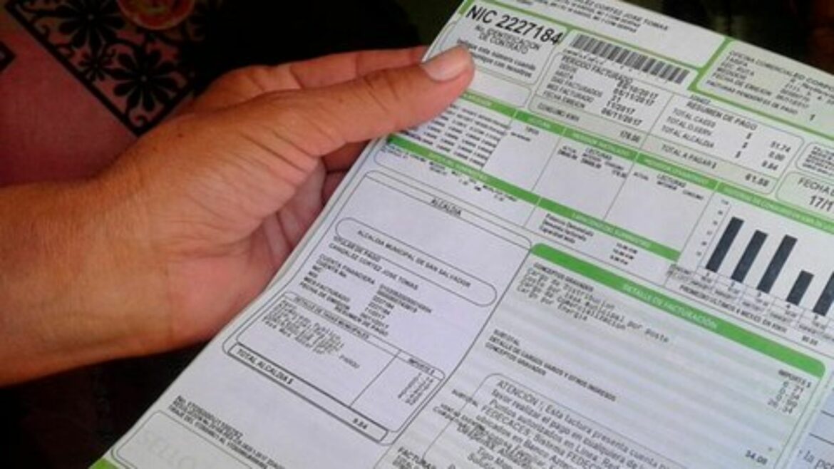 Ingeniero electricista asegura que los cobros excesivos en los recibos de energía eléctrica son a nivel nacional e insta a más salvadoreños a denunciar en la SIGET: “hay gente que está abatida”