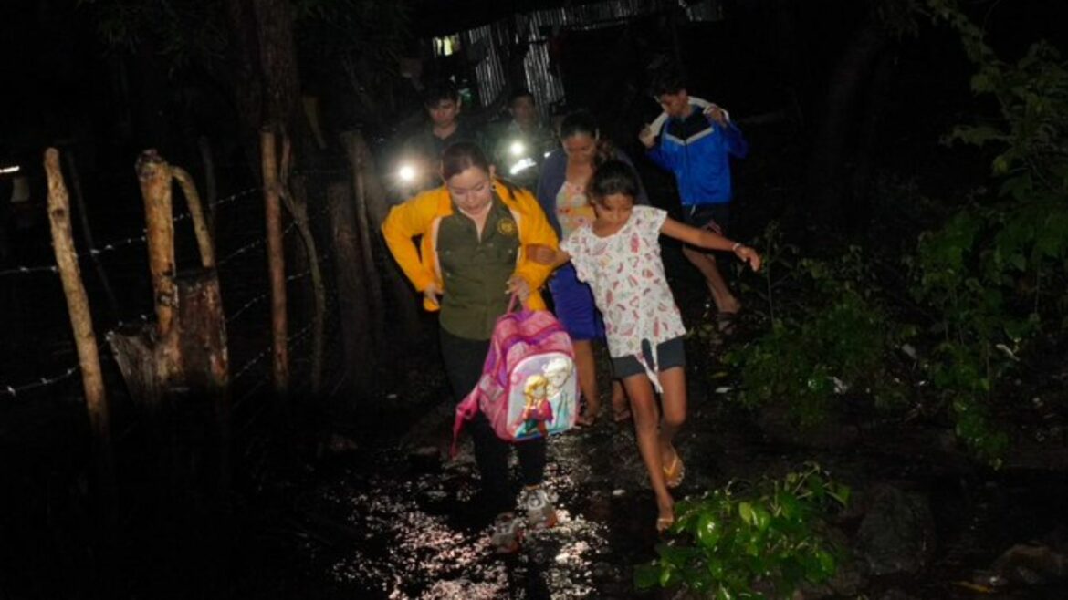 Casi un centenar de personas han sido evacuadas por lluvias