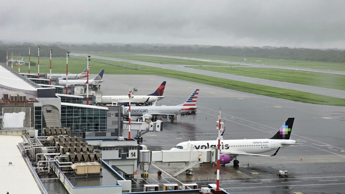 Aeropuerto Internacional de El Salvador recibe vuelos alternos debido a condiciones meterológicas en Centroamérica