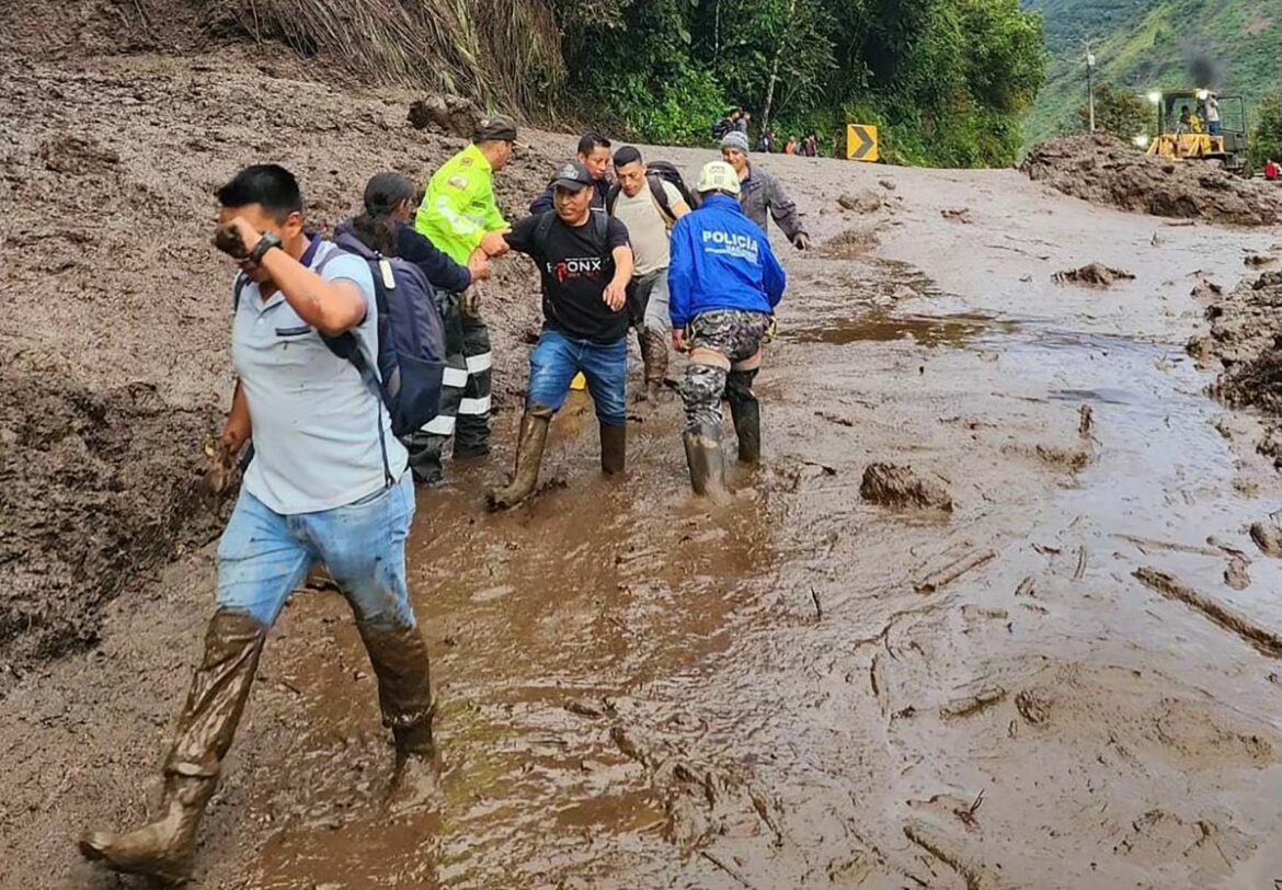 Aumentan a siete los muertos por intensas lluvias en Ecuador