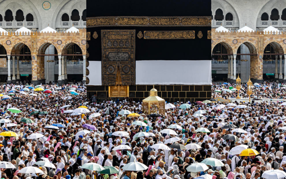 Decenas de personas mueren y miles terminan agotadas por el calor durante la peregrinación Hajj, en La Meca