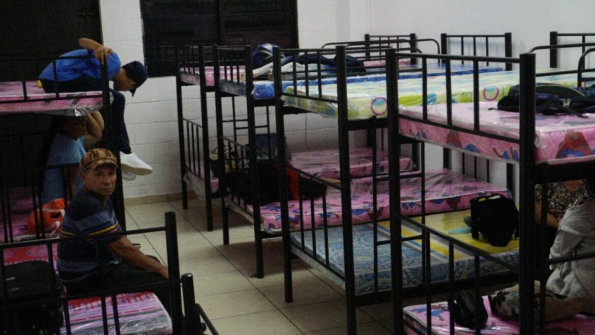 Albergue Chapupo Rodríguez en San Salvador Centro resguarda a 16 familias, tras emergencia por lluvias