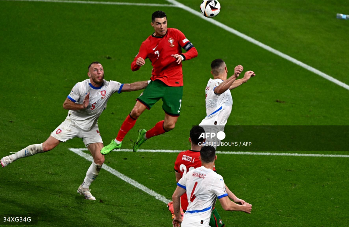 Portugal remonta 2-1 ante la República Checa en su estreno en la Eurocopa