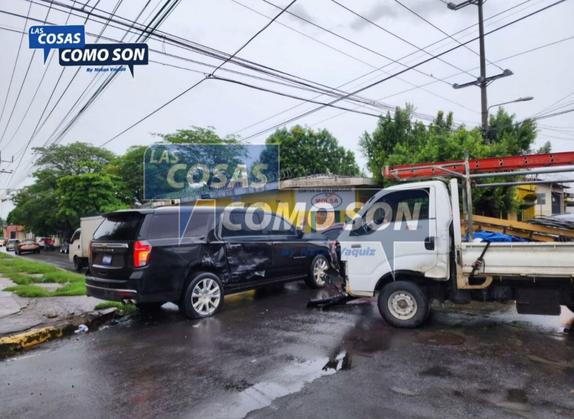 Alcalde de San Miguel Centro, Alex Torres sufre accidente de tránsito mientras se dirigía a una reunión del concejo municipal