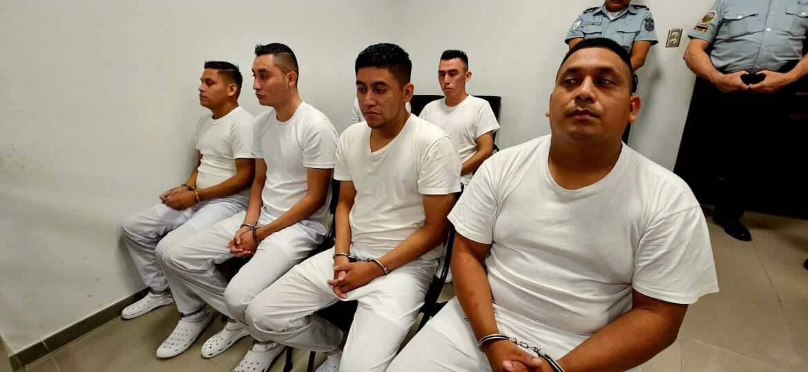 Desarrollan audiencia preliminar contra los seis soldados acusados de violar a un menor en Mizata