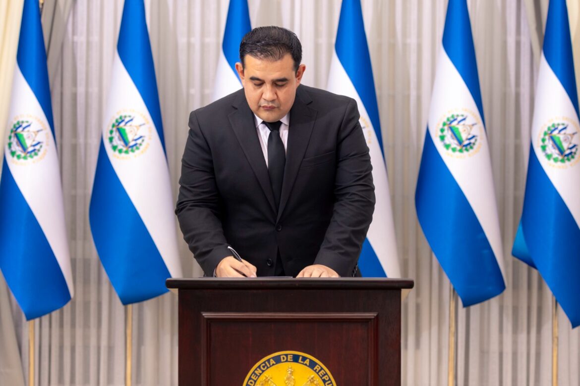 Presidente Nayib Bukele nombra a Raúl Castillo como nuevo Ministro de Cultura