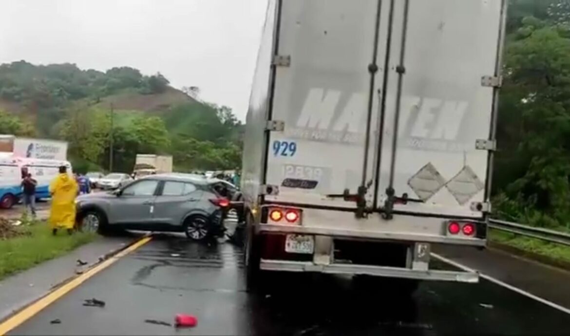 Múltiple accidente de tránsito en la carretera de Oro, sentido que de Apopa conduce a Soyapango