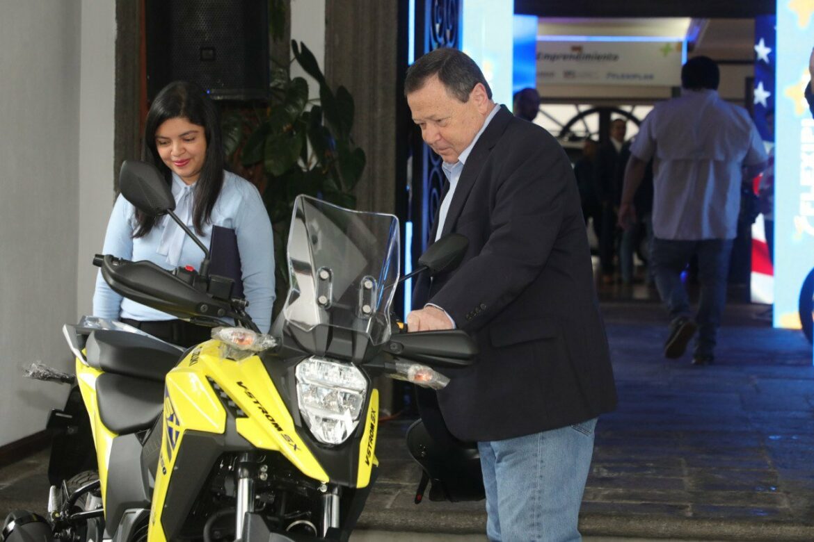 Duncan anunció préstamo de $6 millones de la DFC para acceso a financiamiento de motocicletas