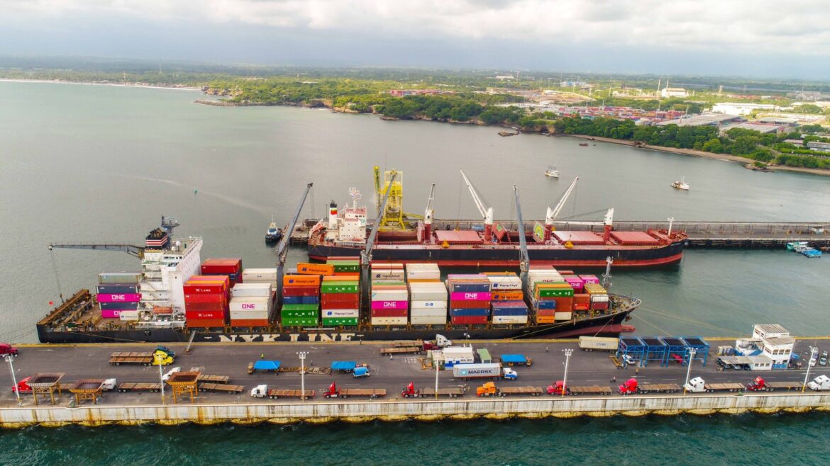 Reporta más de 2.7 millones de toneladas métricas de importación y exportación en el Puerto de Acajutla