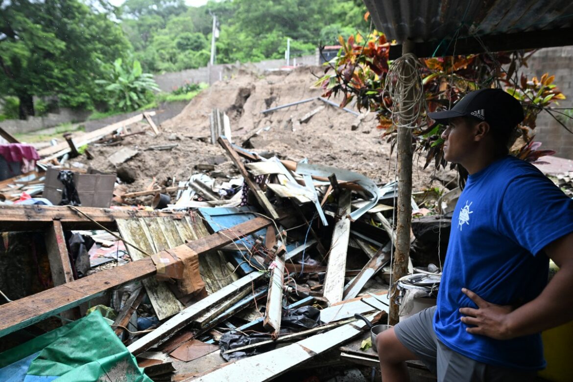 Muertos por lluvias se elevan a 27 en Centroamérica