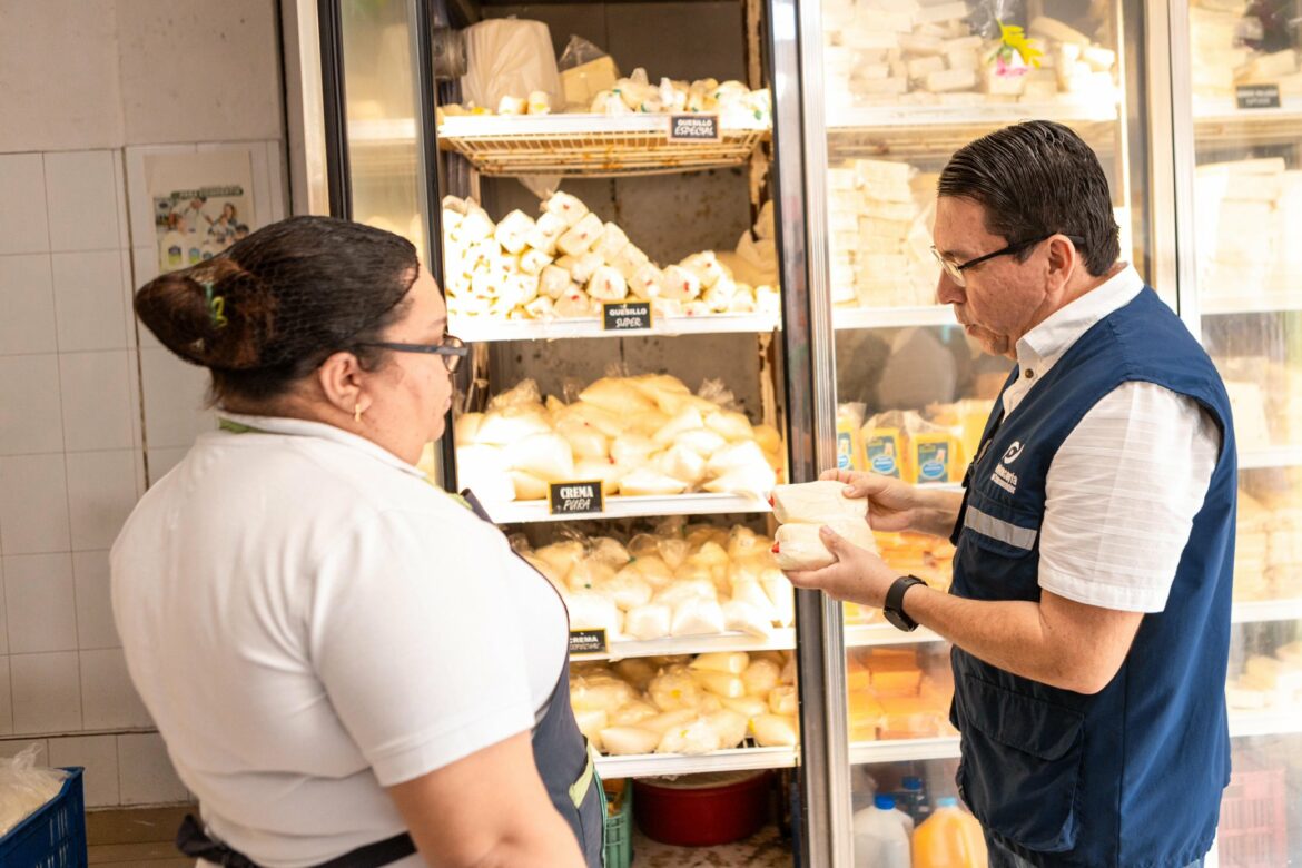 Defensoría activa 65 procesos de investigación por incremento injustificado de precios en verduras y lácteos, en medio de la emergencia por lluvias