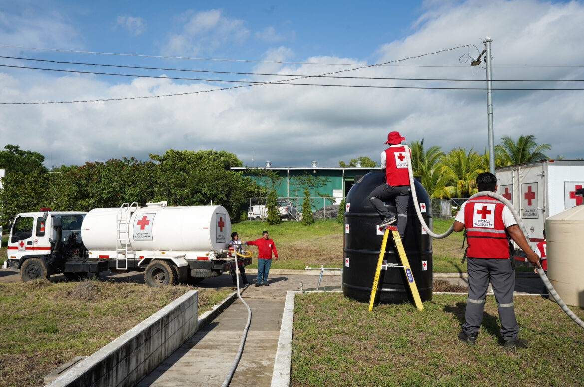 Cruz Roja Salvadoreña lleva asistencia humanitaria a familias del albergue de Jiquilisco