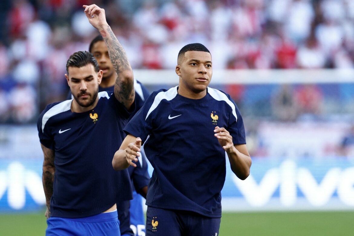 Mbappé regresa como titular frente a Polonia, Griezmann suplente