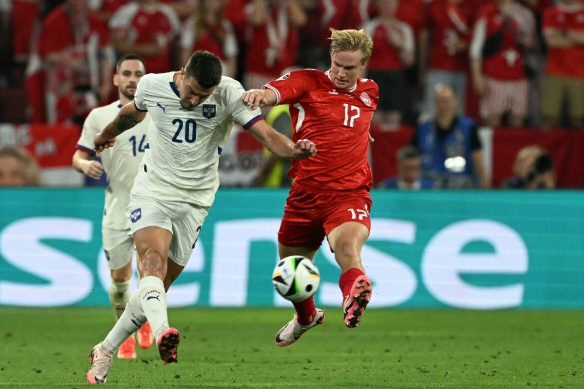 Dinamarca avanza a octavos tras empatar con Serbia, eliminada de la Euro2024
