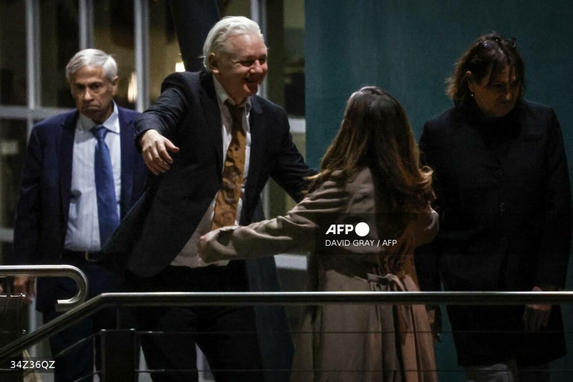 Julian Assange llega a Australia tras recobrar la libertad