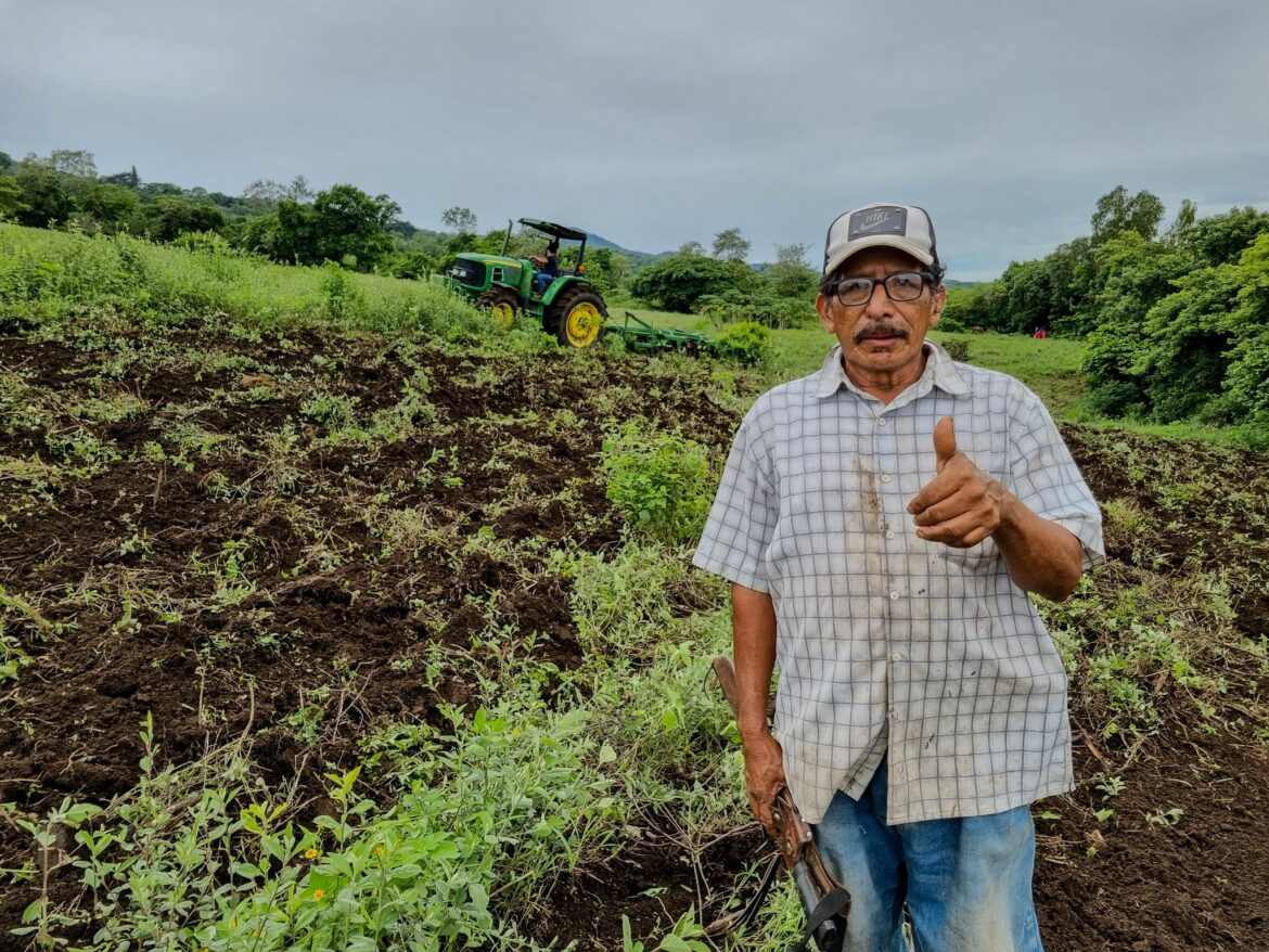 Torres inicia trabajos de arado de tierras: «La seguridad alimentaria es la máxima prioridad»