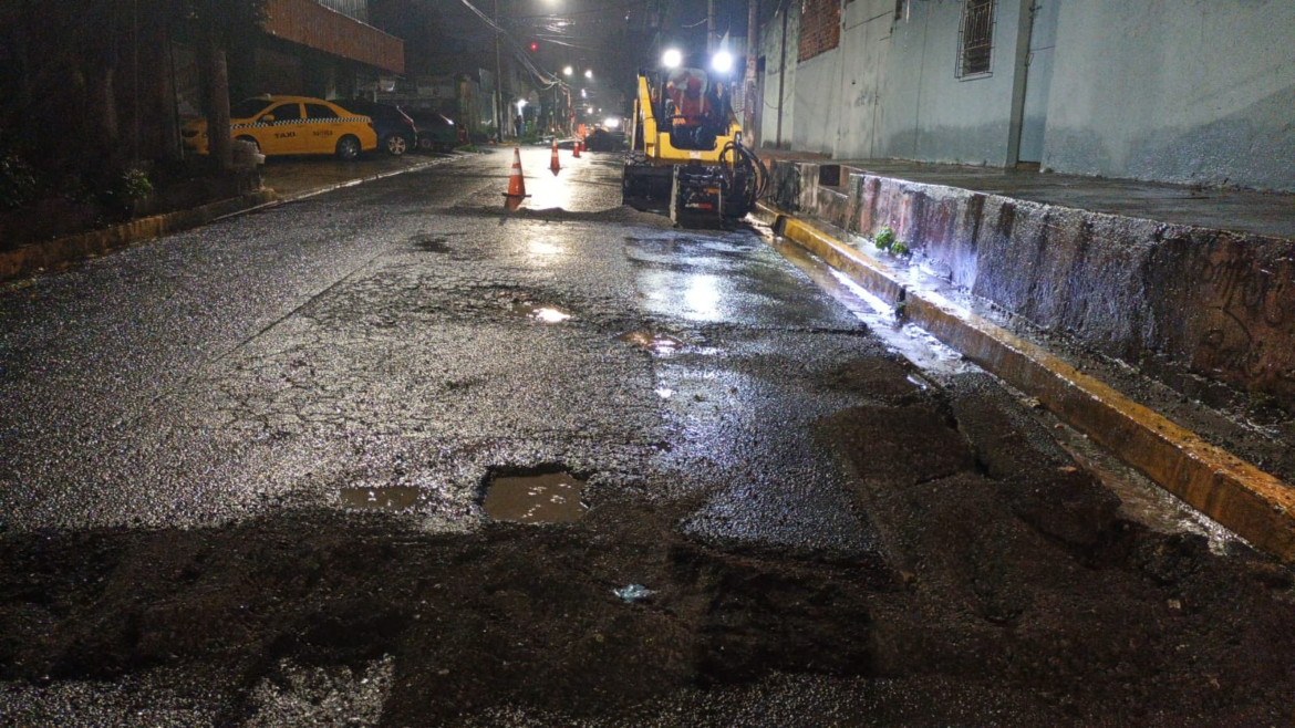 MOPT realiza obras de bacheo en carreteras afectadas por las lluvias